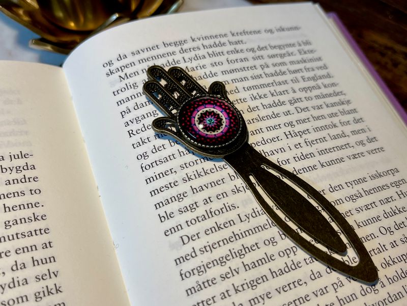 Bokmerke Hamsa lilla hvit ring